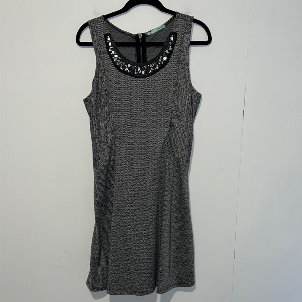 Maurice’s Sleeveless Zip Up Black & White Knee Length Fit T9*